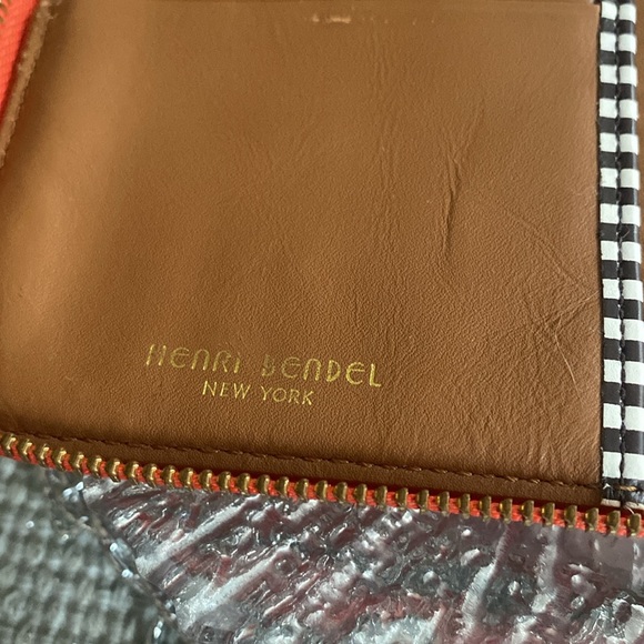 Henri Bendel Zip around wallet! EUC! - Picture 10 of 16